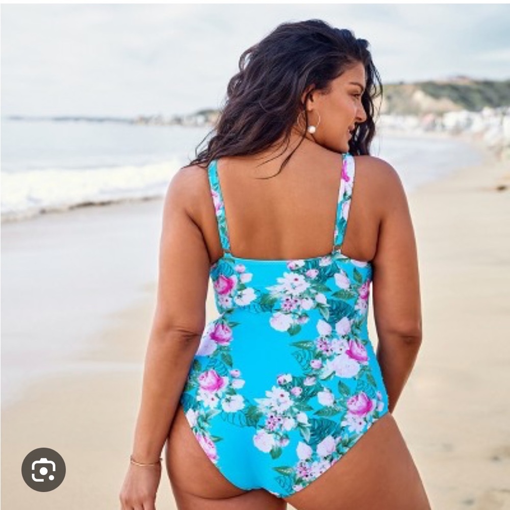 Cupshe Gorgeous Swimsuit. Size OXL. Brand New with tags. Floral Aqua. Stunning!